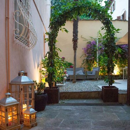 B&B Residenza Di Via Fontana ลุคคา ภายนอก รูปภาพ