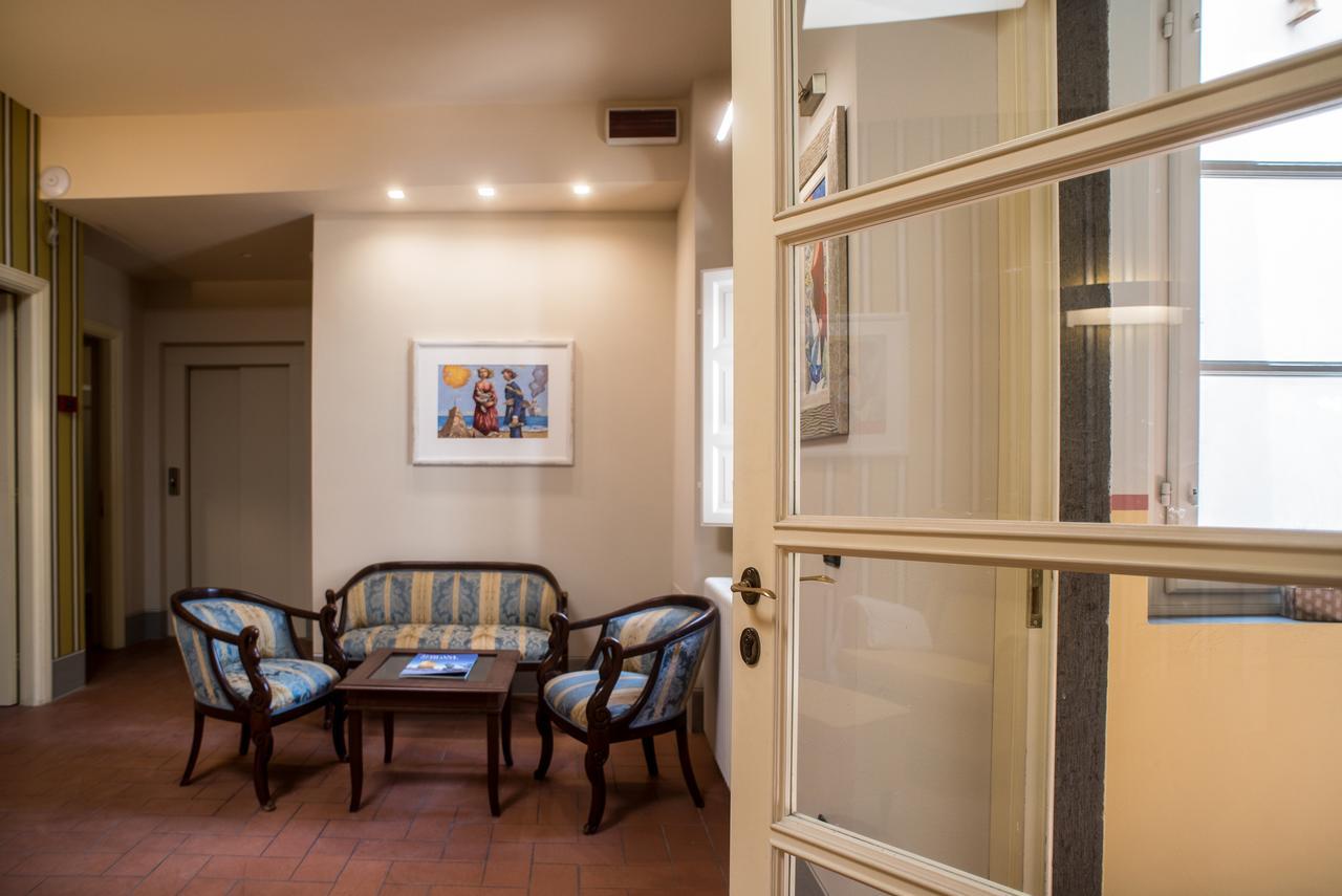B&B Residenza Di Via Fontana ลุคคา ภายนอก รูปภาพ