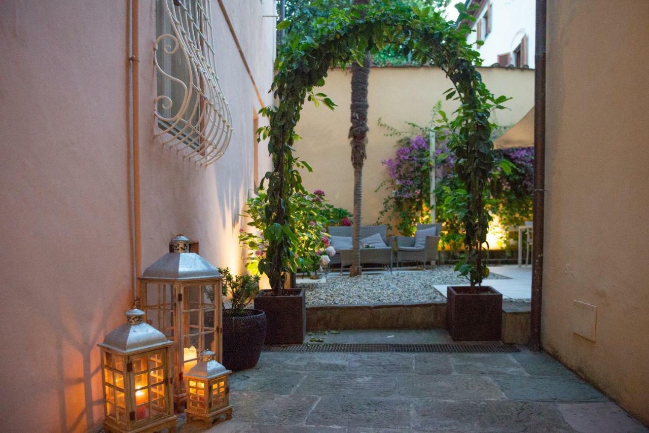 B&B Residenza Di Via Fontana ลุคคา ภายนอก รูปภาพ
